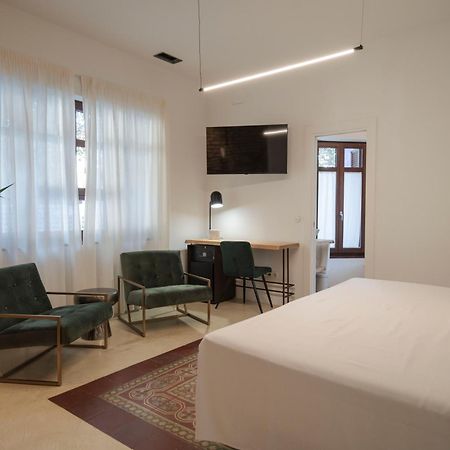 La Moderna Suites Малага Экстерьер фото