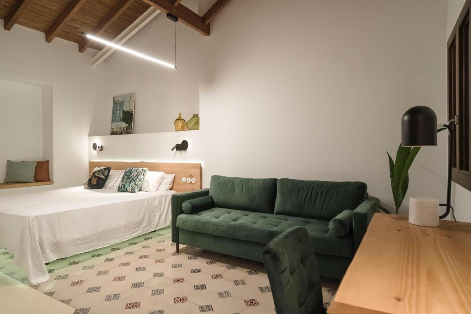 La Moderna Suites Малага Экстерьер фото